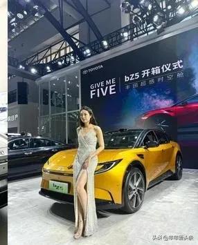 在新能源浪潮风起云涌之际，一汽丰田bZ5以卓越姿态傲立行业潮头。它背靠丰田深厚技