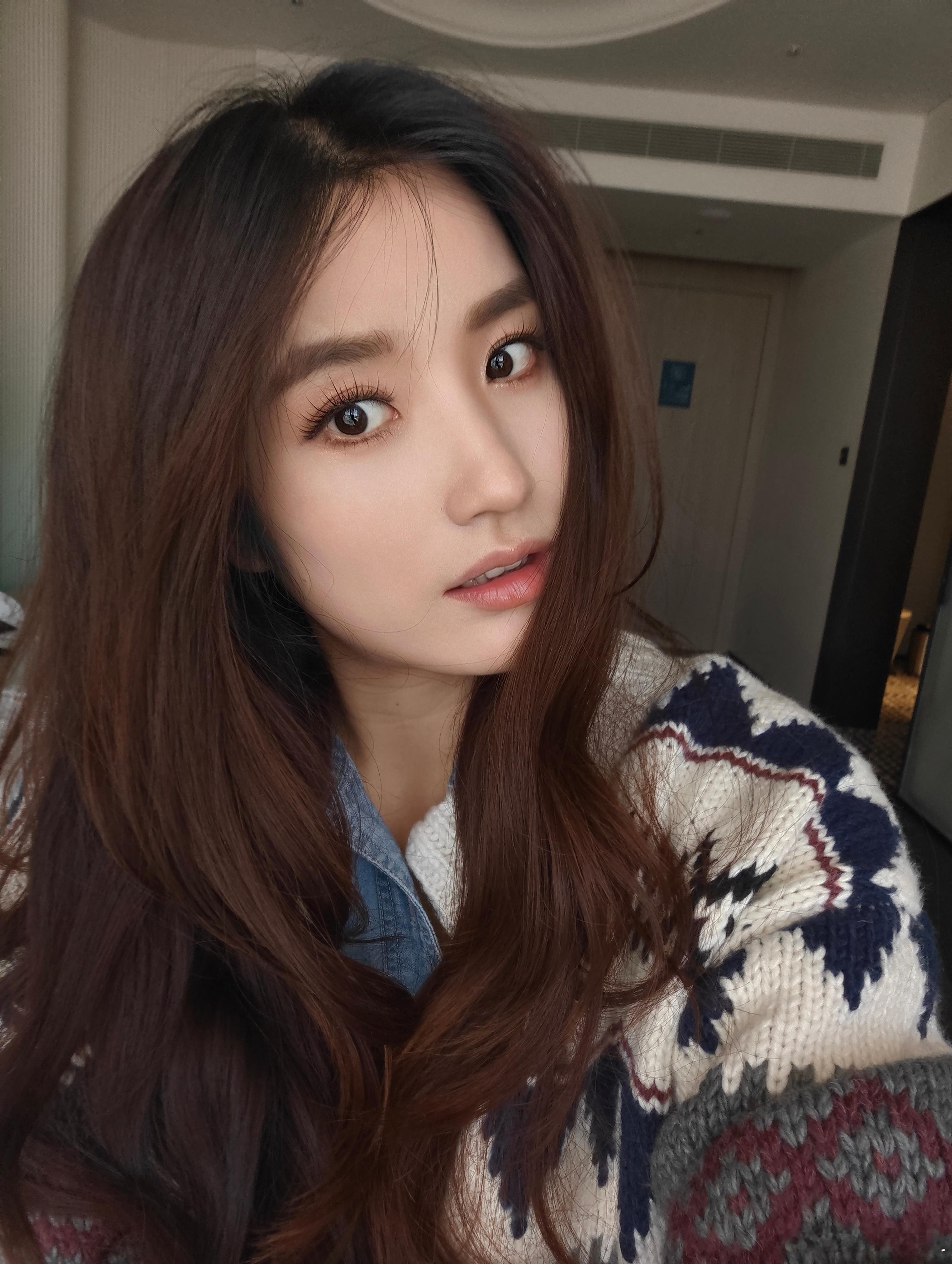 刚请教徐老师我适合什么赛道好呢？徐老师说：你就适合做搞笑女。确实，好看的皮囊千篇