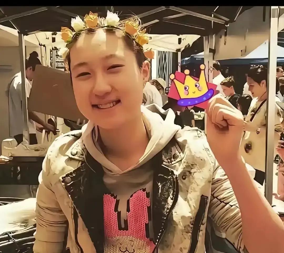 18岁睡天桥，如今月入3万
 
那个被叫“小龙女”的孩子，真的站起来了。
 
去