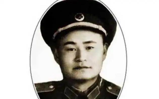 1957年，一位警卫员掏出手枪，对准正在开会的李发少将连续开了三枪，倒在血泊中李