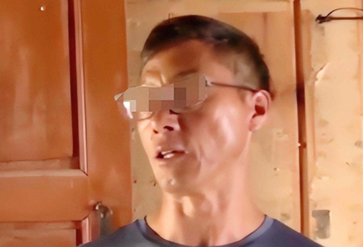 2020年，云南，妻子凌晨3点感觉家里进了贼，赶紧叫醒老公！两人起身查看，老公则