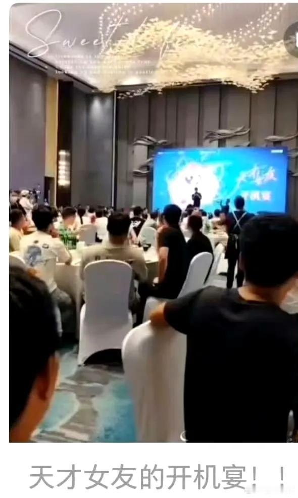 田曦薇和赖伟明这波同款炒饭太会了！同剧组拍戏的人，大大方方分享一碗烟火气，哪有那