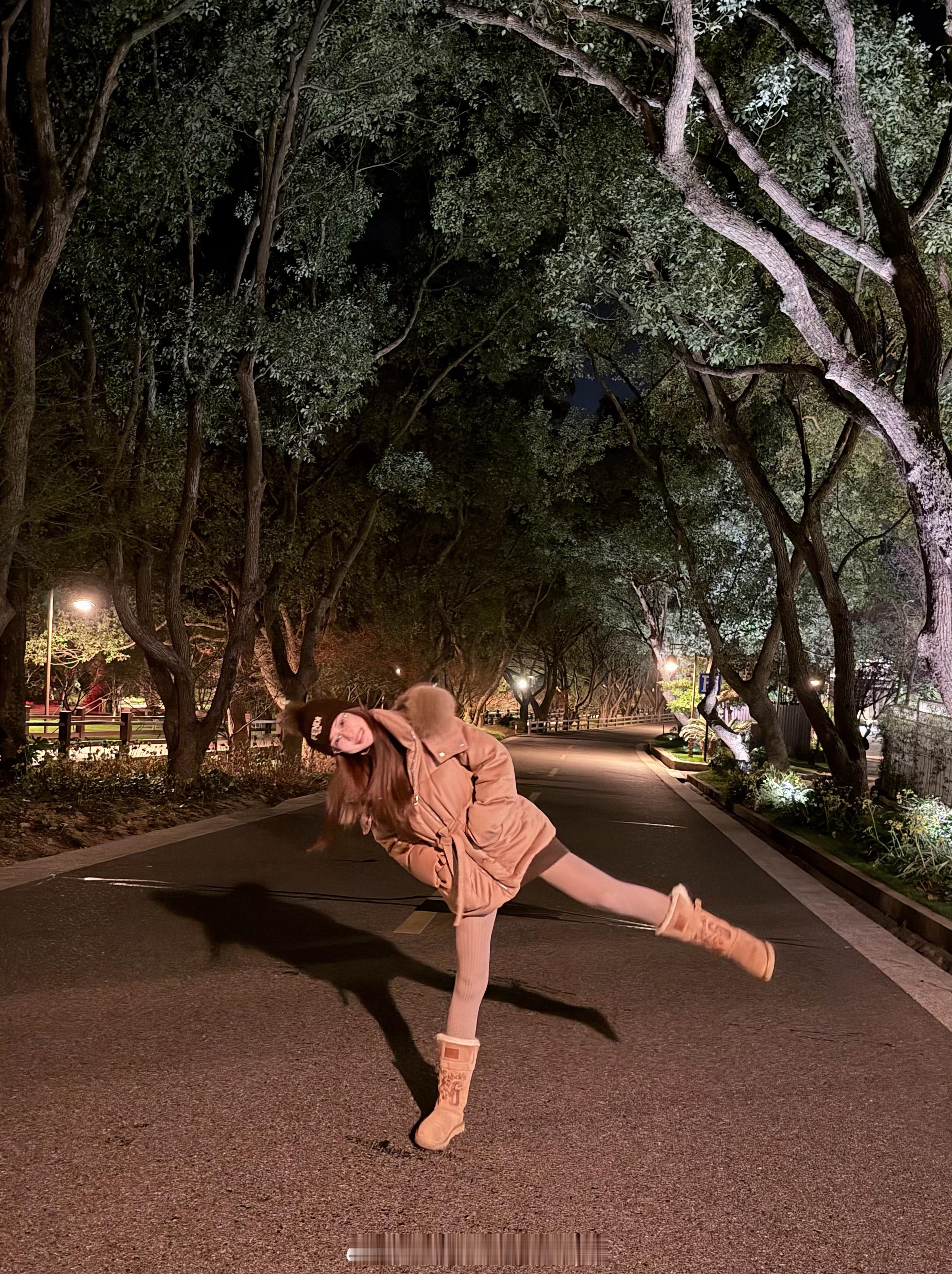 禅修两天第一次冬天来普陀山 晚上的风虽然很刺骨还好有妈妈陪着 一点都感觉不到冷 