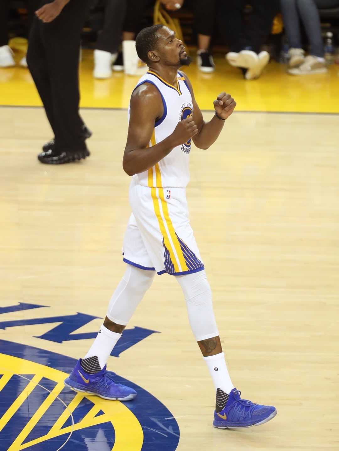 令人怀念的总决赛专属金色球员版球鞋（PE）nba经典回顾dps machine 