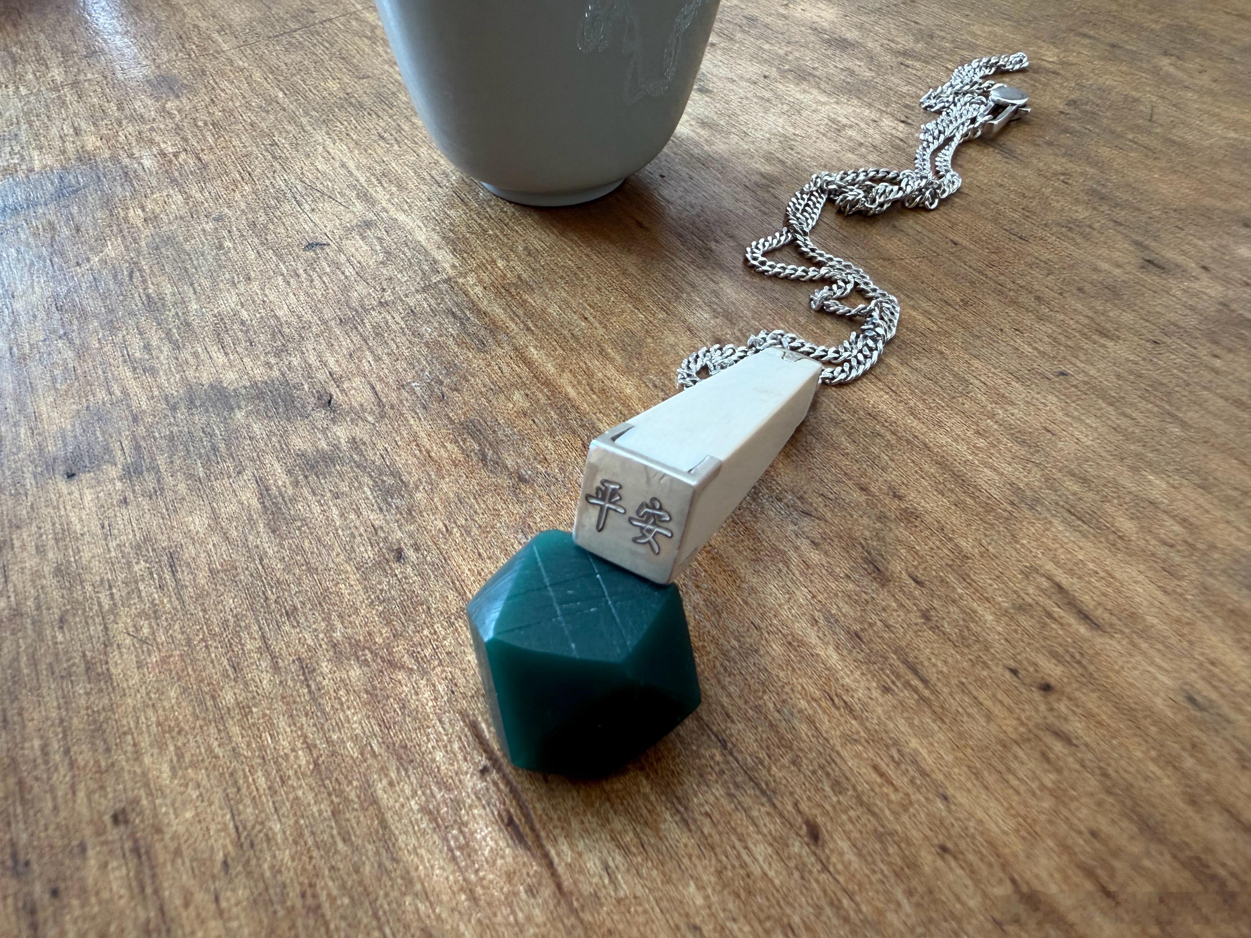 人海茫茫，众生行色匆匆，我们各自背负着不同的过往，奔赴独属于自己的前路，本是两条