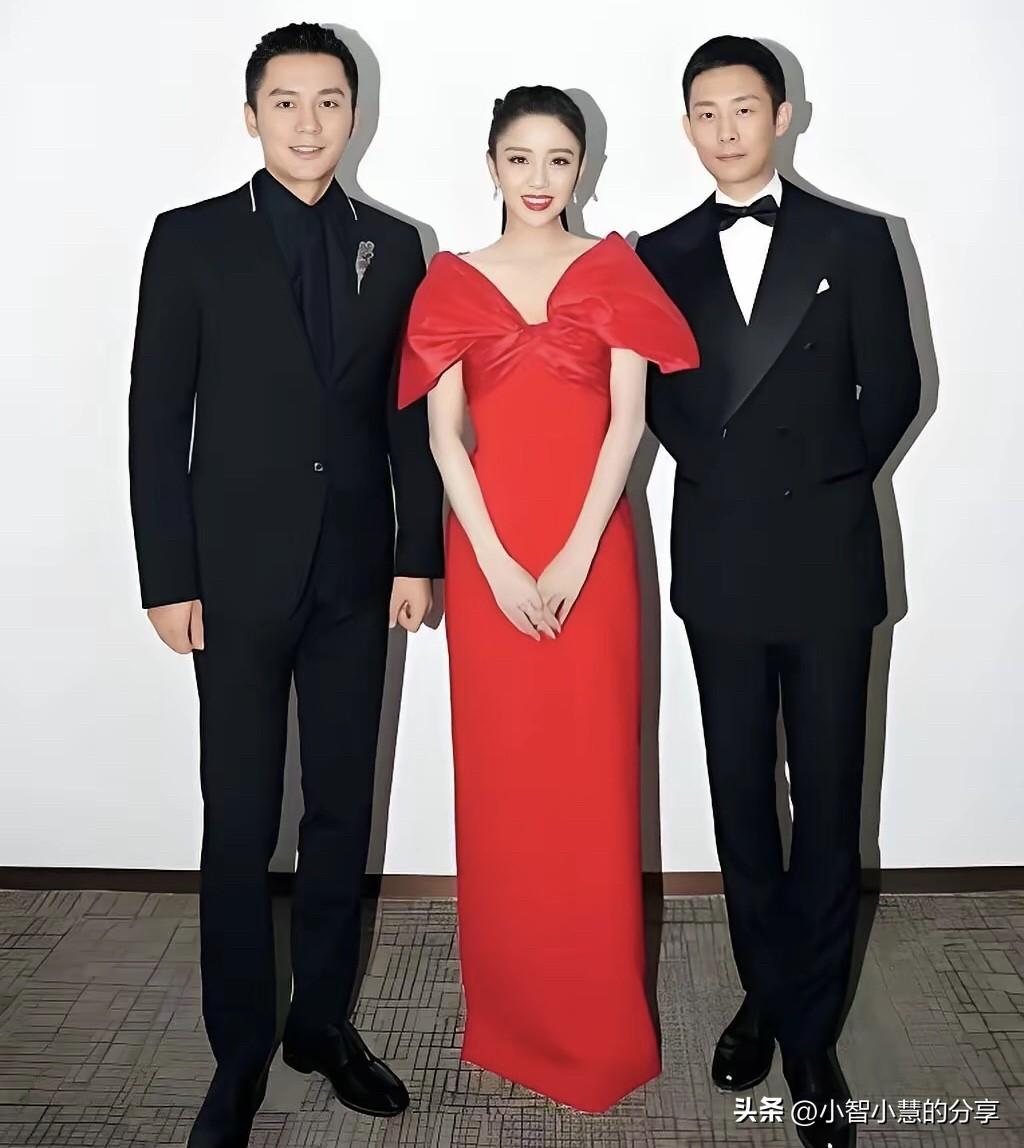 180身高的李晨和178身高的张译同框合影真养眼，以前没有觉得李晨有多好看，这样