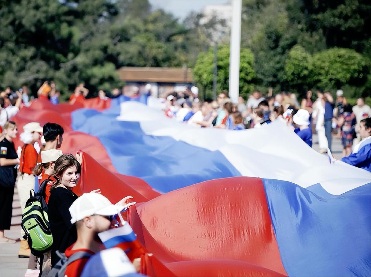 破冰了。世界泳联刚刚做了一个让很多人意外的决定。

自俄乌冲突爆发后，俄罗斯和白