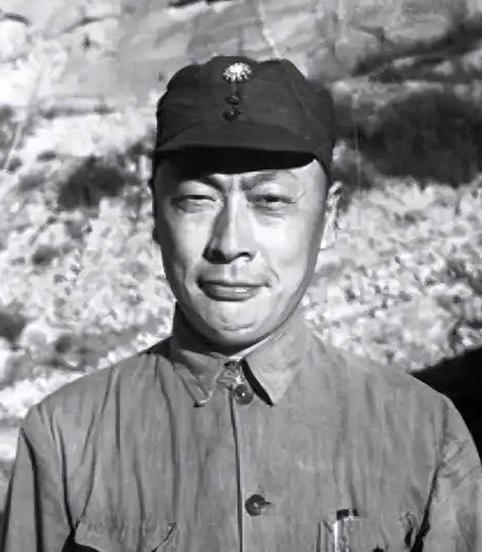 1943年新四军活捉了国民党副总司令韩德勤，陈毅愁眉不展，想装作不认识放他走，中