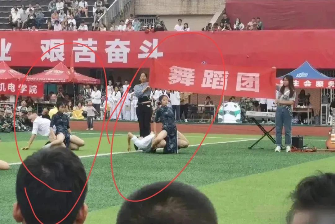 震惊！校园内竟上演有伤风化表演，教育伦理遭受严重冲击！我们该如何守护孩子的心灵净