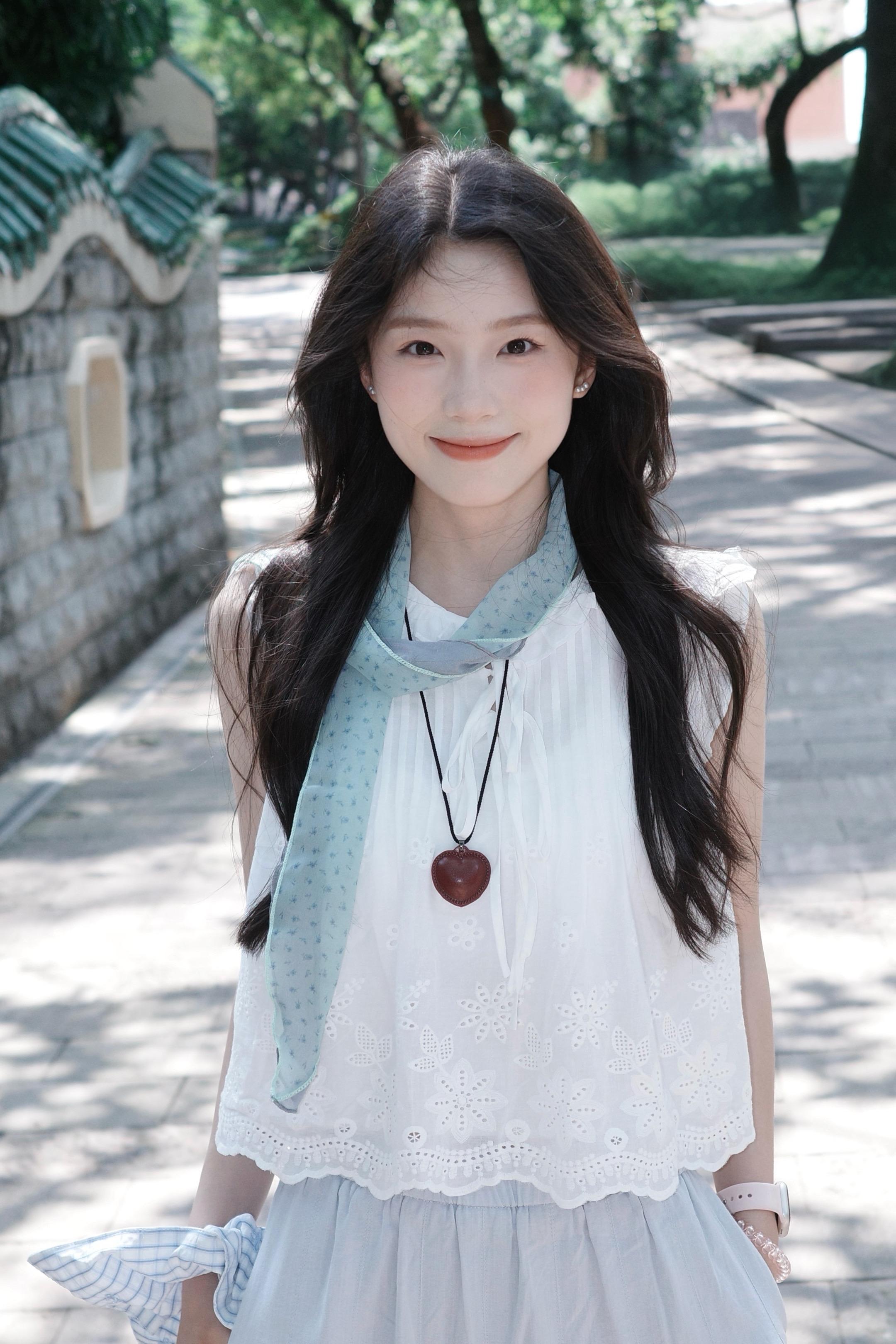 人与人的羁绊本就薄如蝉翼。