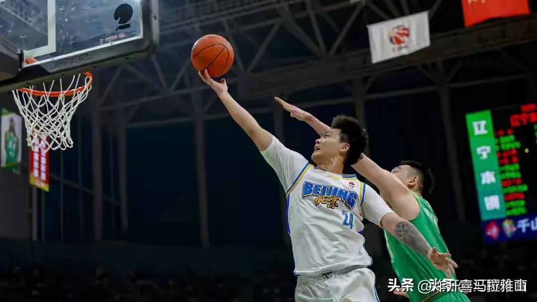 乌戈教练用姜宇星防守赵睿思路没问题，以为用三号位姜宇星防守二号位的赵睿在身高和对