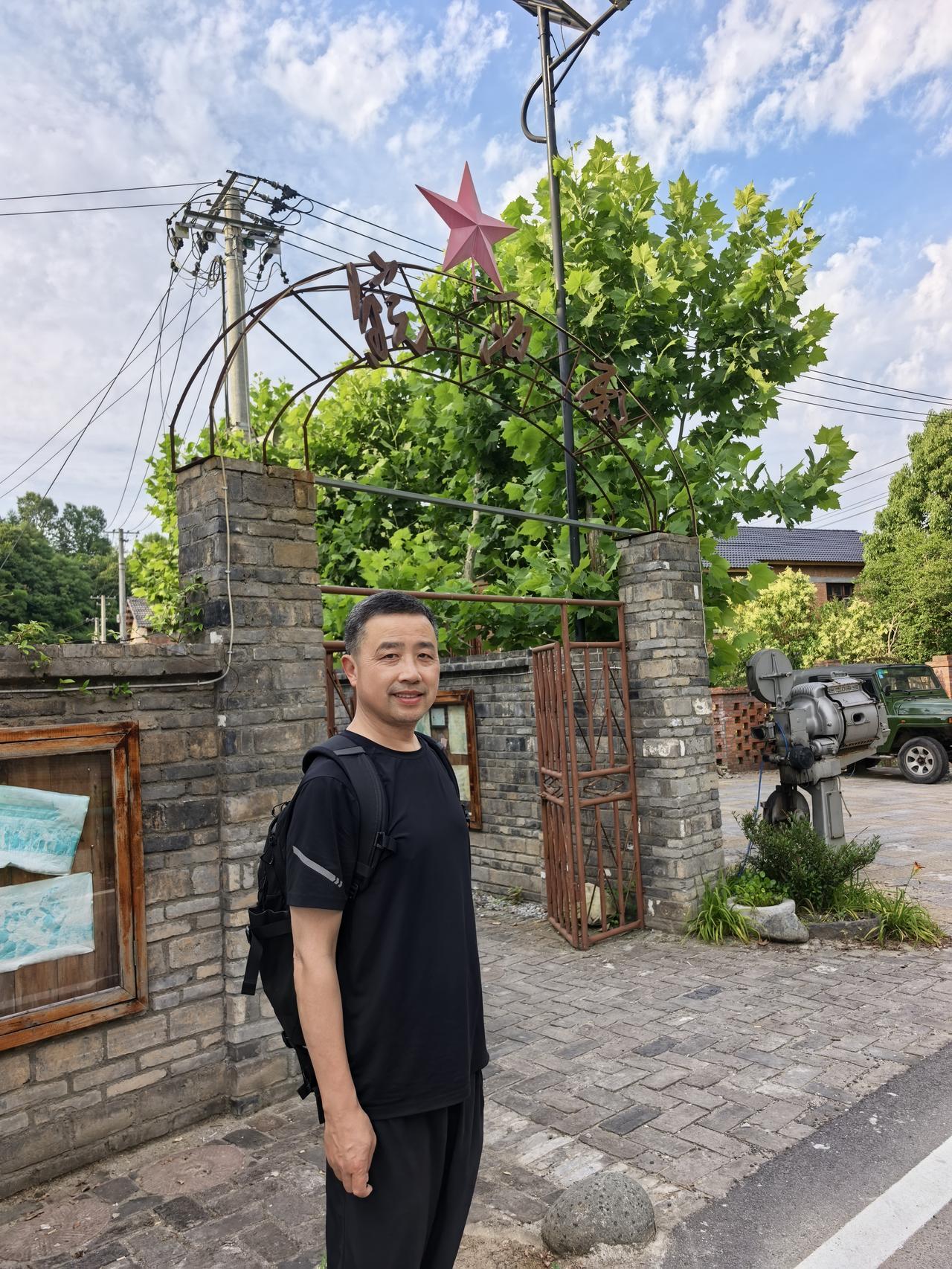今天是我戒酒第332天，滴酒未沾，生活方式发生了彻底的转变。
 
退休以后时间自