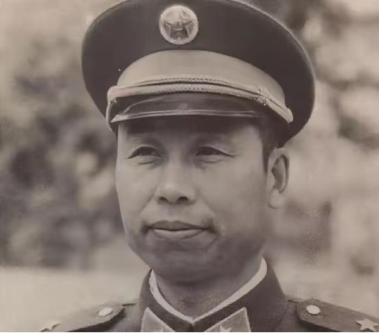 他是老山战场上唯一没熬出将军的师长，只因对着首长喊出“战士在前方流的是血，不是水