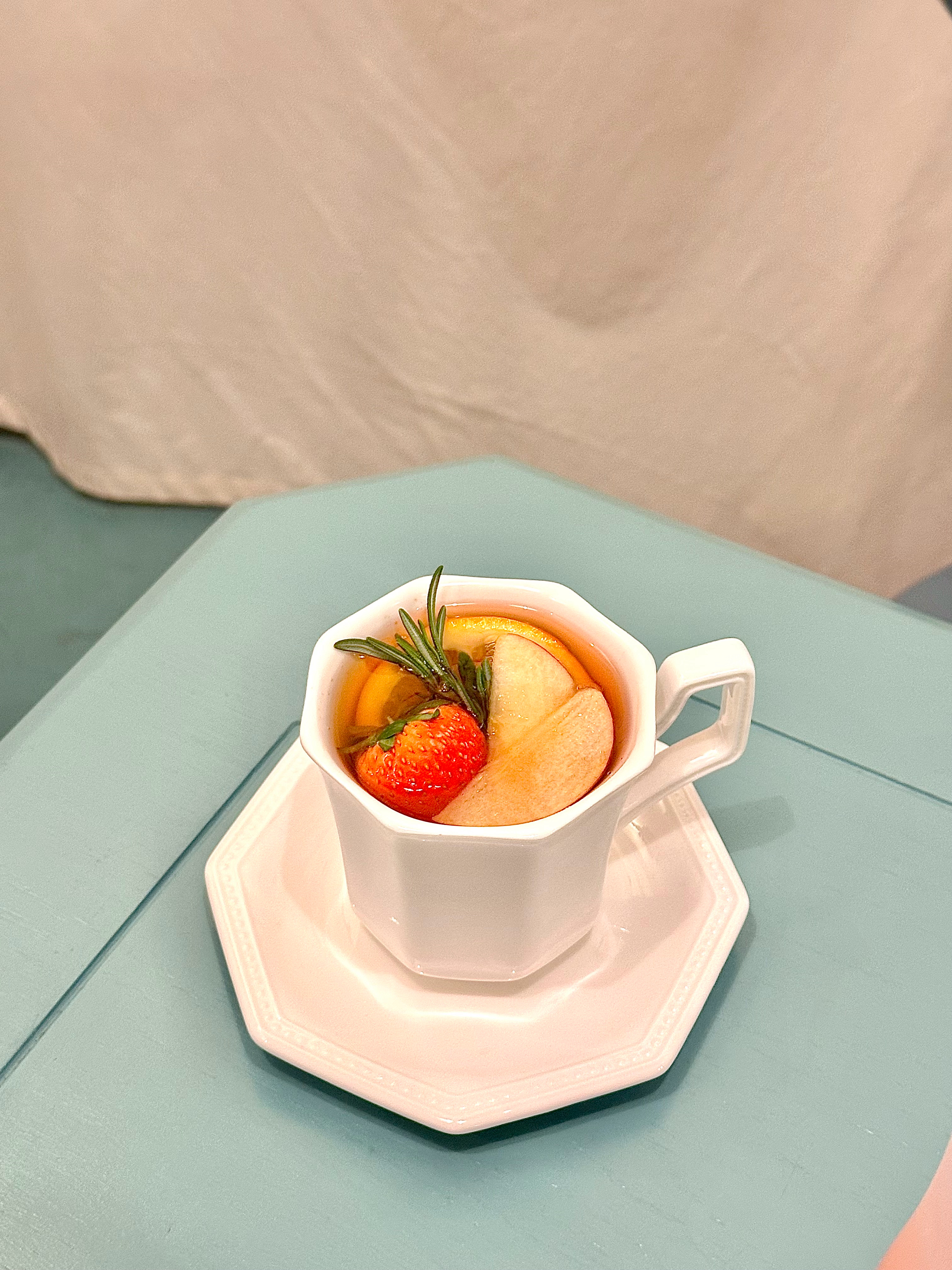 🍴让我来品尝介个美萌草莓蛋糕叭！！🍓 