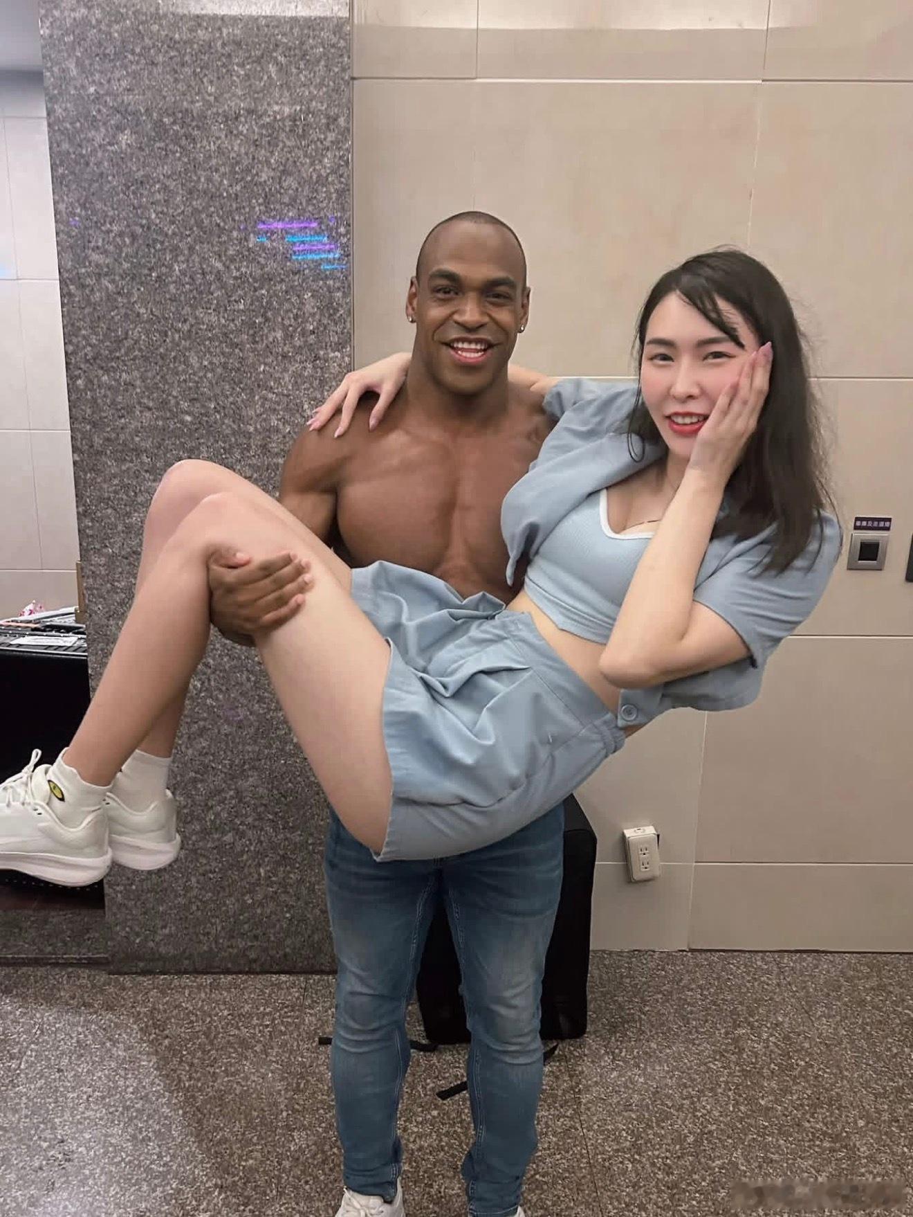 女孩找到男朋友了 