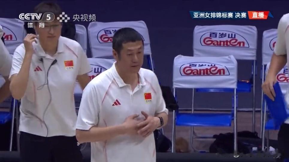 我们的国家女排怎么了？还有救吗？国家队训练吗？怎么训练的？
亚锦赛中国女排输给了