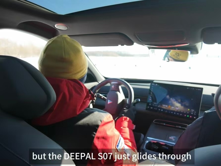 在零下30°C的牙克石极寒测试中，中国新能源汽车成为海外汽车博主镜头下的焦点。来