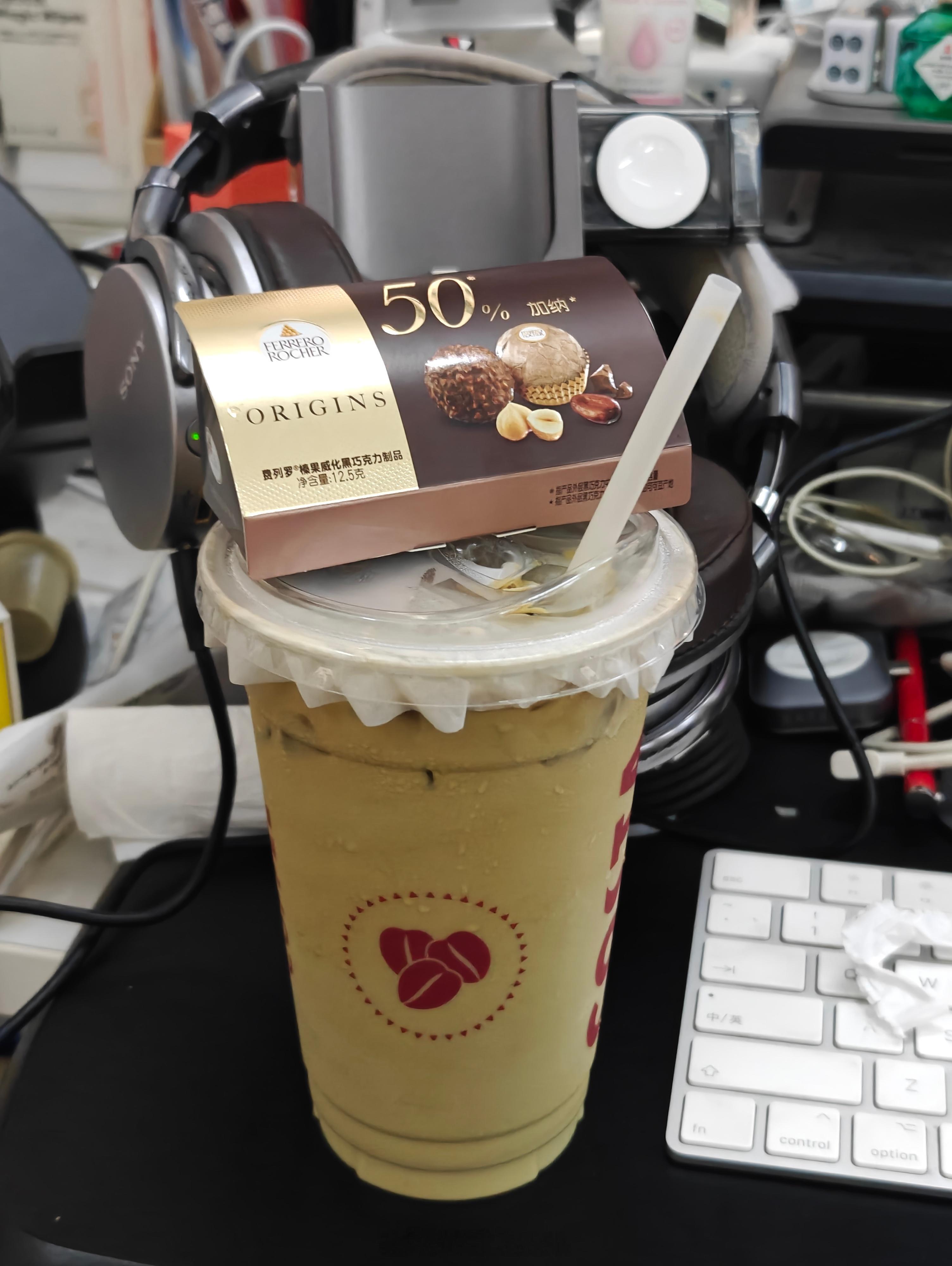 同事说 Costa 比星巴克好喝，然后就上了外卖车试一试，不知道是不是心理作用，