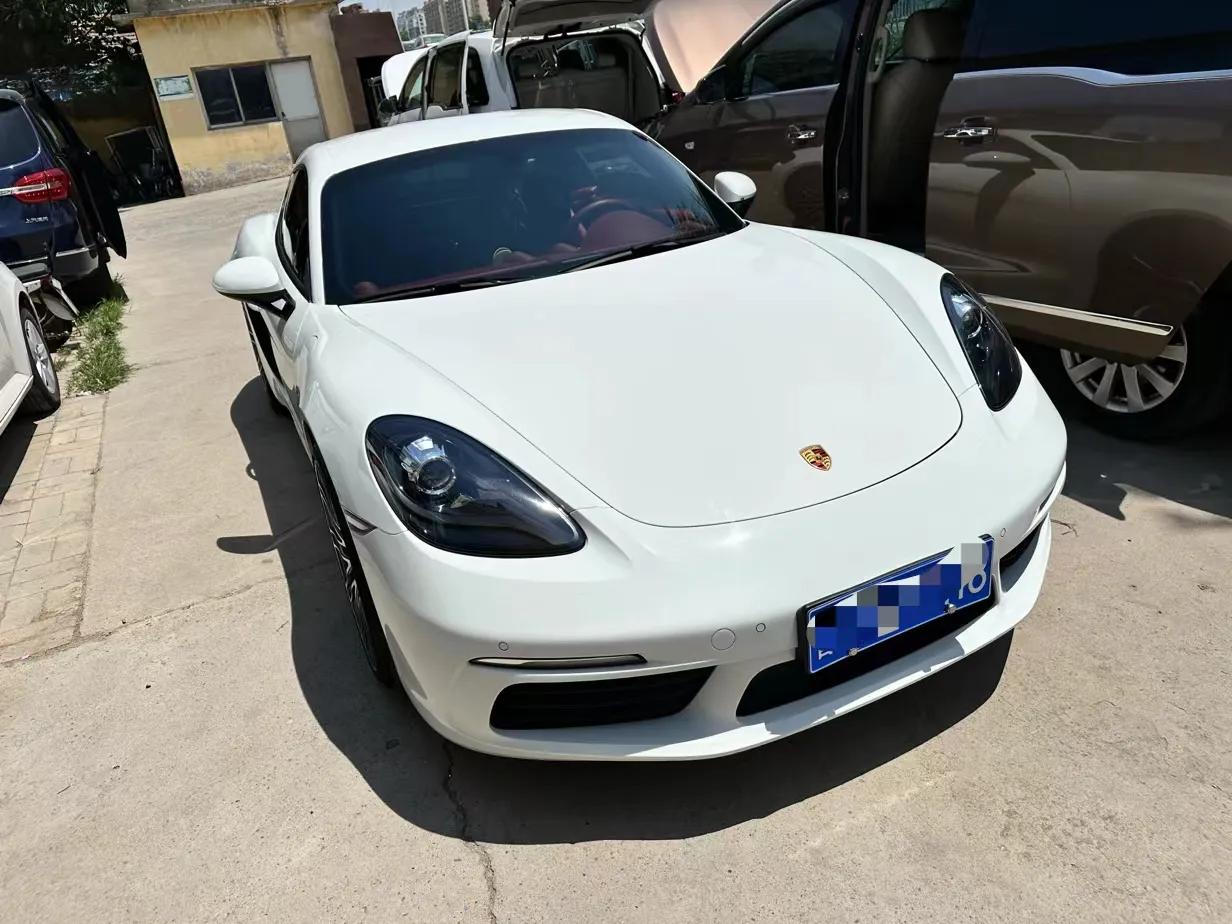 现在豪华车，确实拉了，来店里一个小美女，21年上牌保时捷718卡曼，2.1万公里