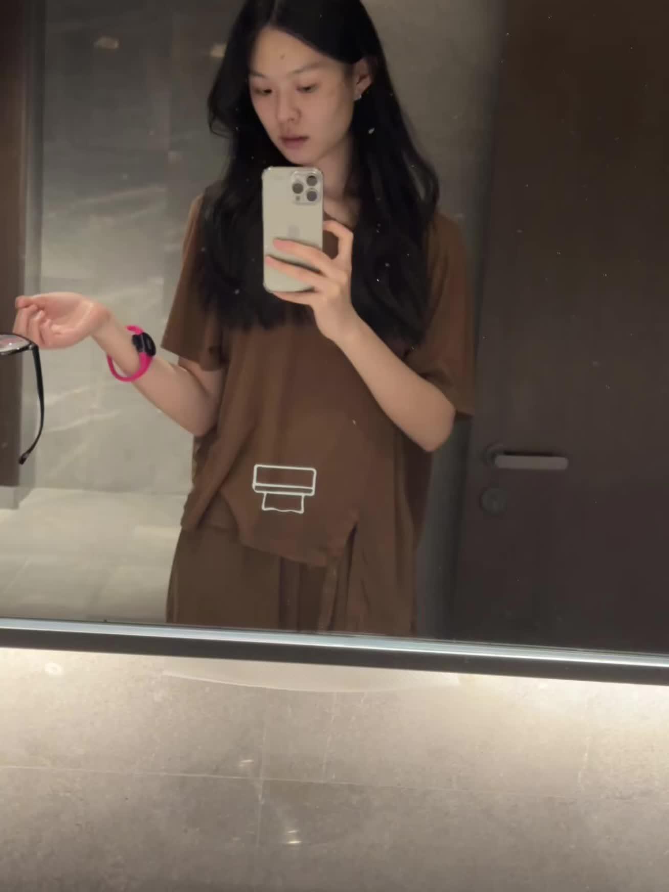 漂亮的脸太多了 所以我只想做一个开心的小女孩
