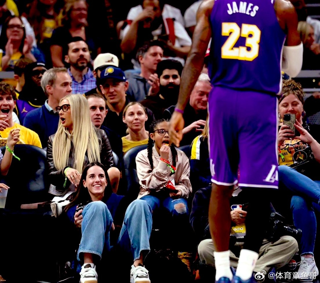 詹姆斯 凯特琳·克拉克看勒布朗詹姆斯的眼神！这不就是演我嘛41岁詹姆斯的冲击力