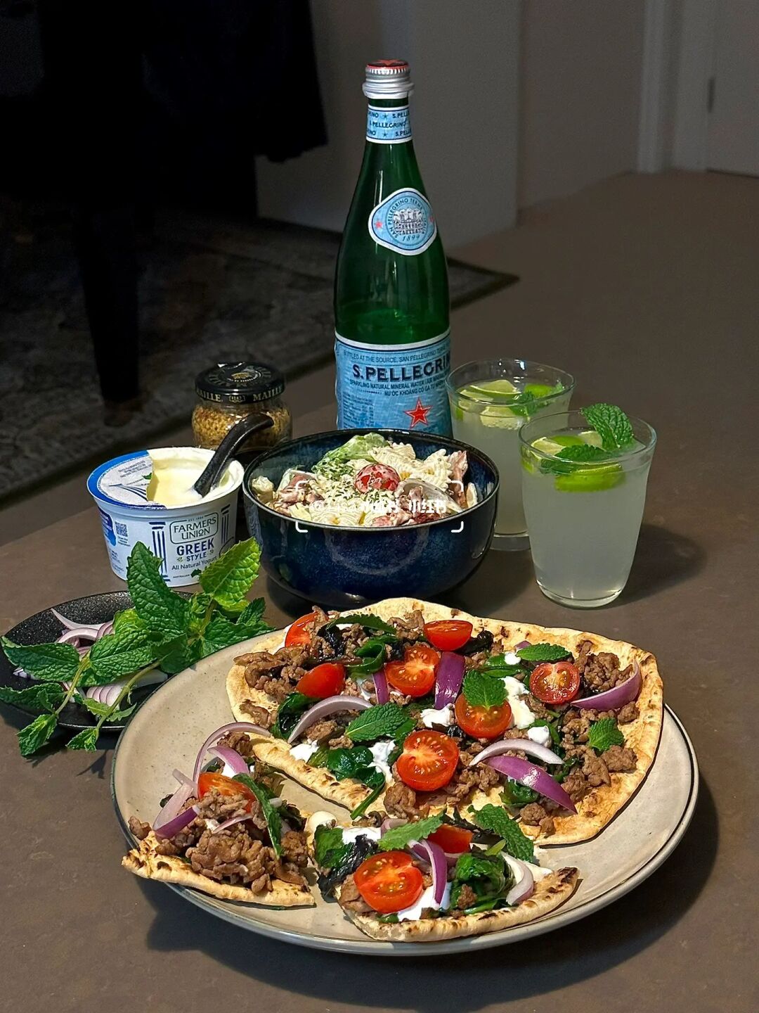 晚餐｜蝴蝶意面沙拉🦋🥗｜Naan蒜馕羊肉披萨🥙