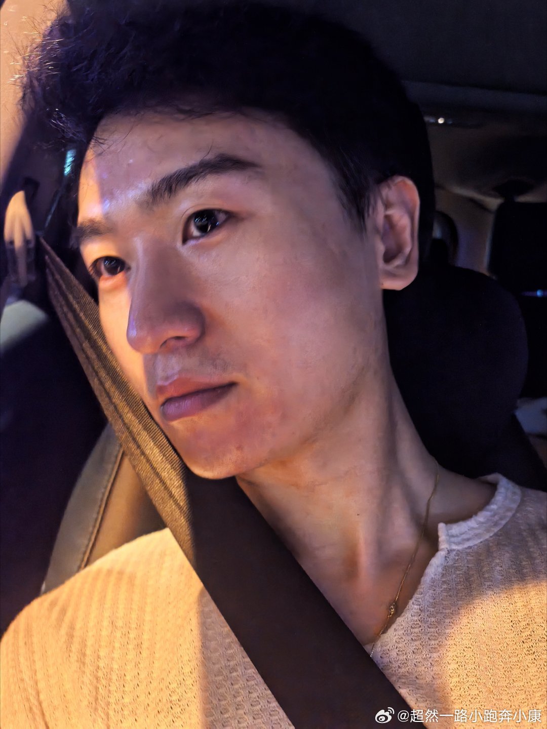 以后在黄色路灯下拍照📸～ 