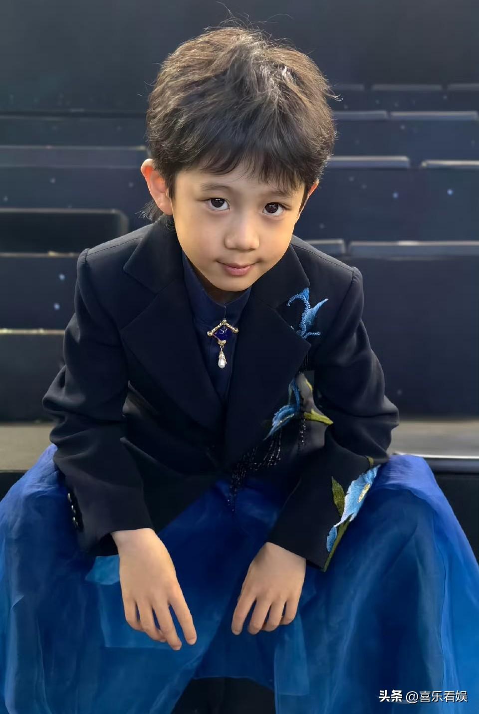 蔡国庆，高调晒娃！
 
3月20日晚，57岁歌唱家蔡国庆，在社交平台激动发文，字