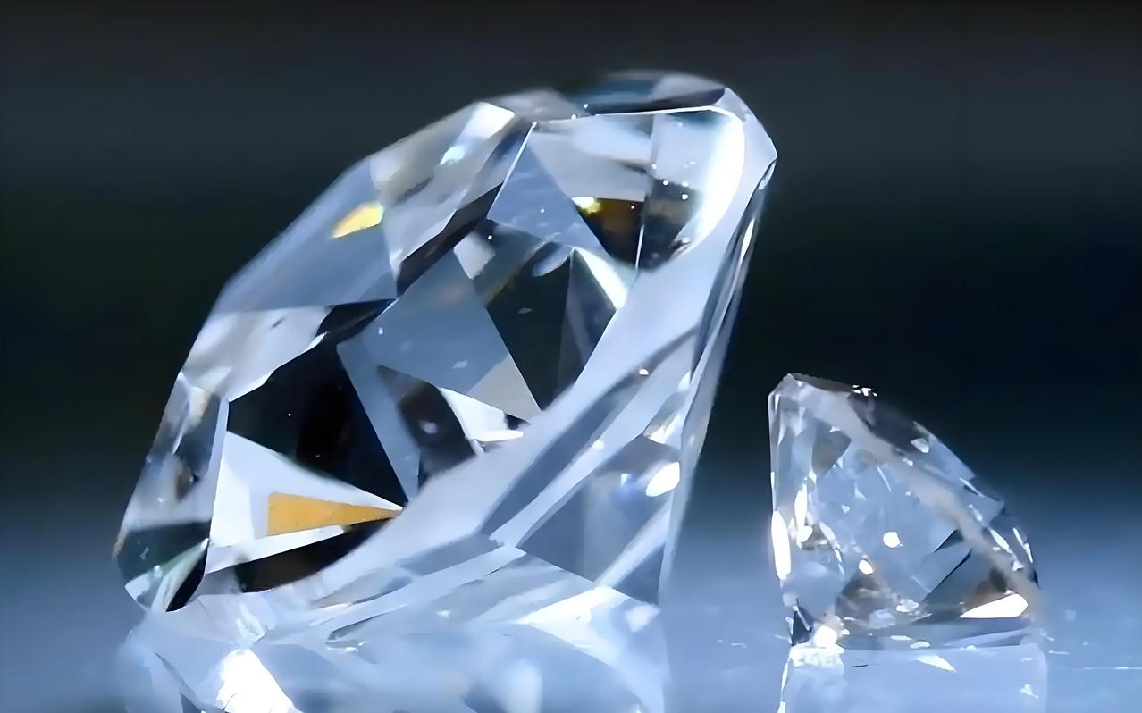 世界奇物“金刚石”
产自中国的一小县？

         首先要说的“金刚石”