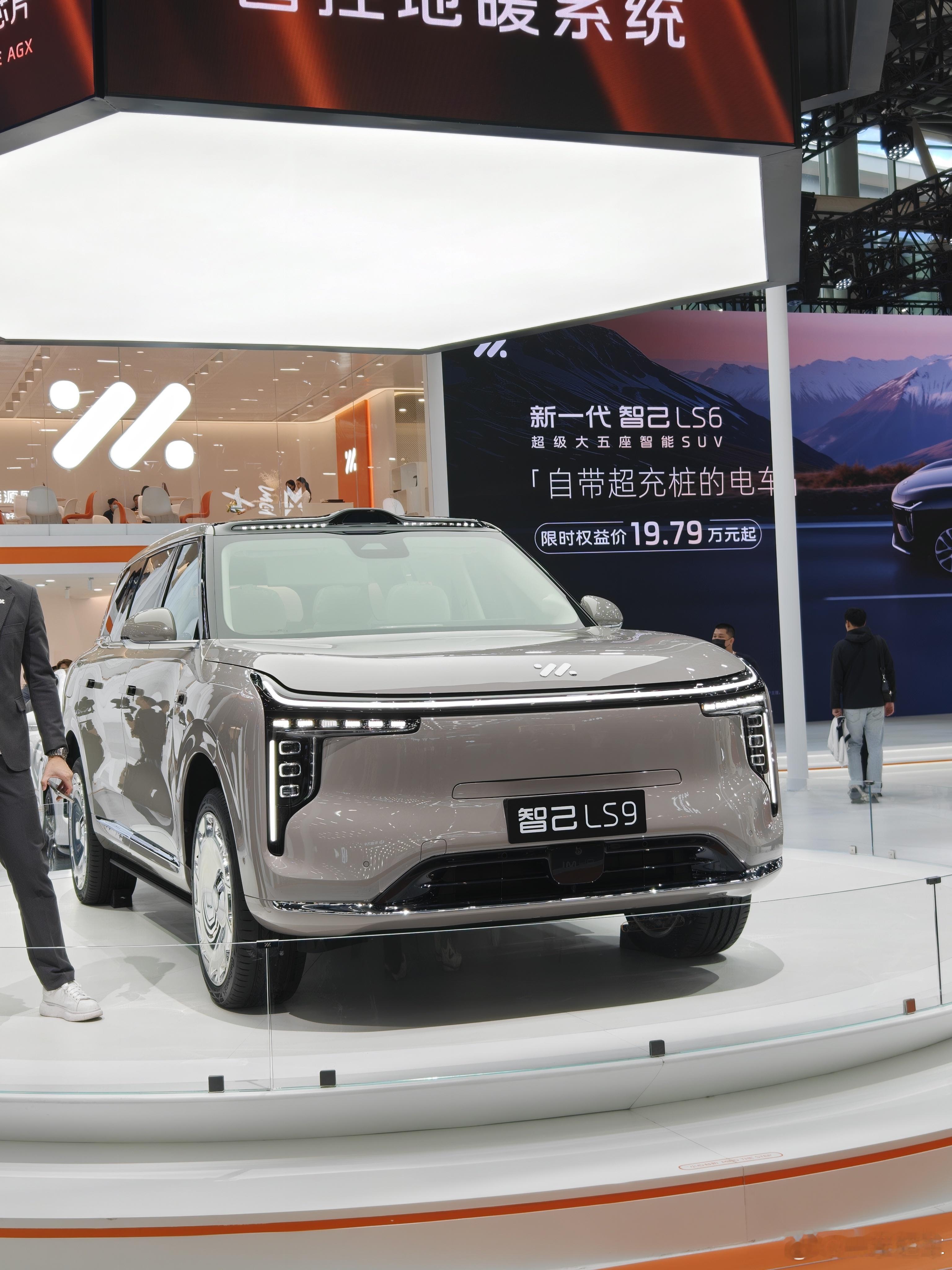 算了，没有在车里面那个的需求