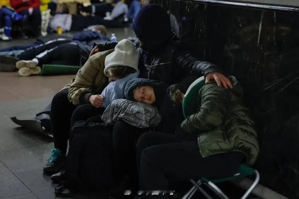 【乌称基辅遭导弹袭击】当地时间5月24日凌晨，乌克兰基辅传出爆炸声。乌称俄军向基