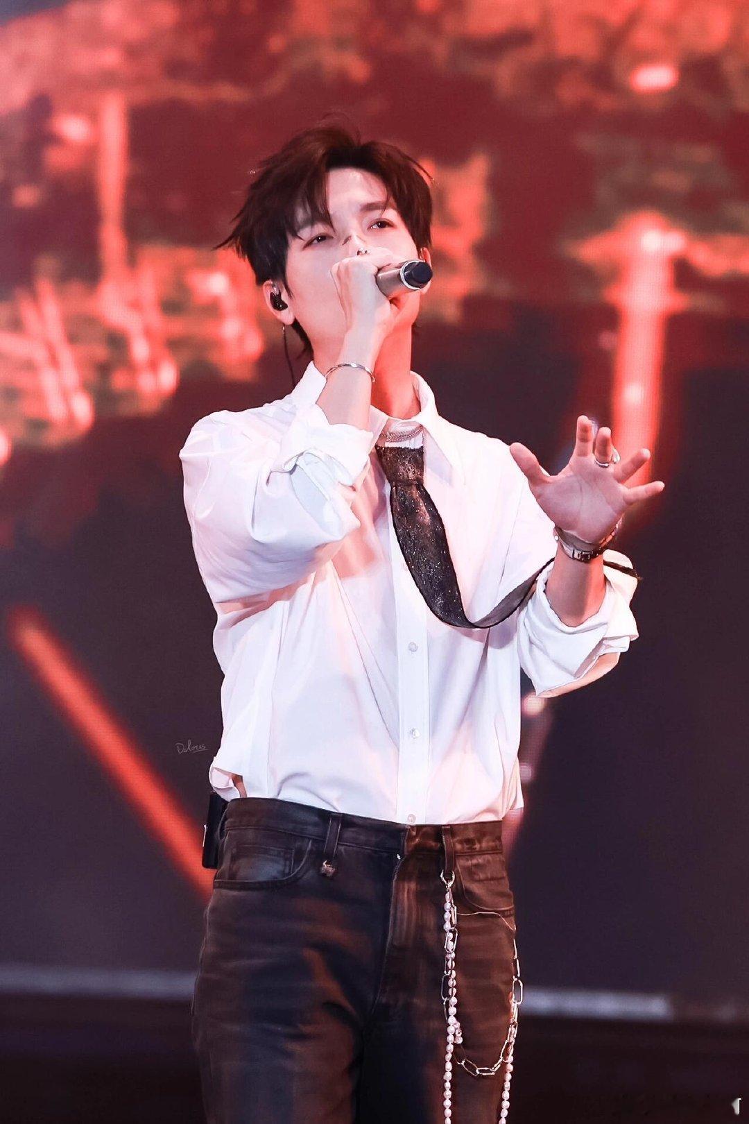 #陈楚生还是当年那把冠军嗓#陈楚生冠军的位置永远是不能撼动的，这嗓音丝毫没有任何