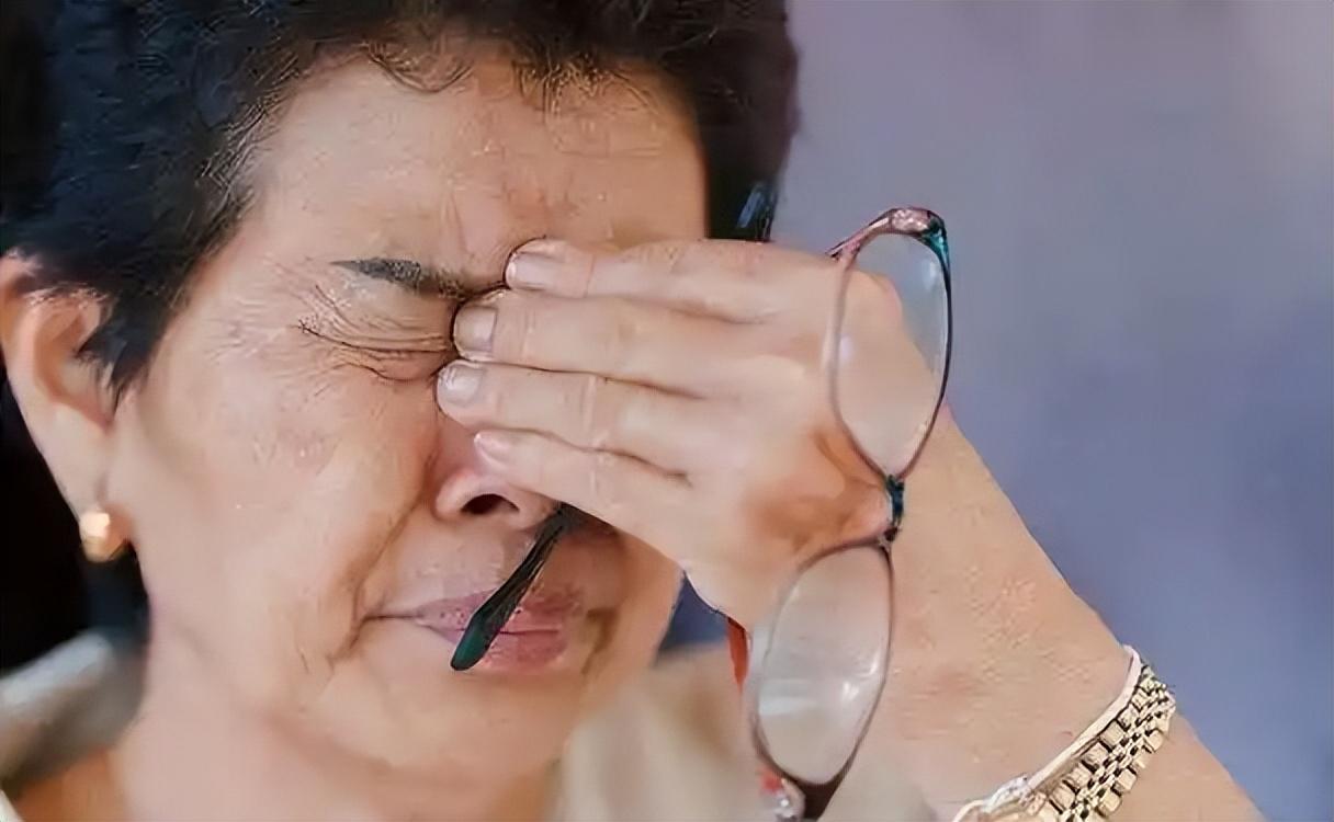 学医后才知道，脑梗最危险信号，不是手脚麻，而是频繁出现5症状

不少人总觉得脑梗