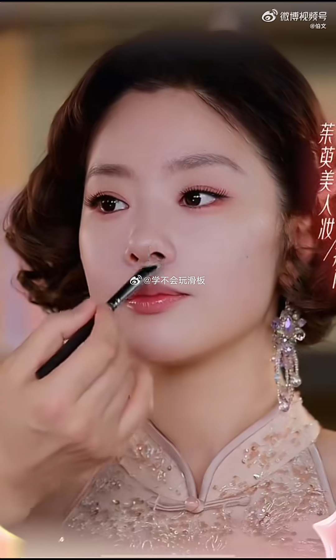 金鹤龙把王菊化成刘亦菲了 金鹤龙也太会了吧！直接给王菊解锁清冷仙系新皮肤，自带柔