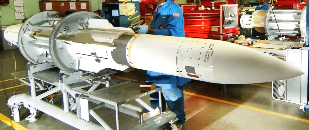 欧洲新闻网报道，当地时间15日，德国防长皮斯托里斯证实，柏林已和美国达成一项重大