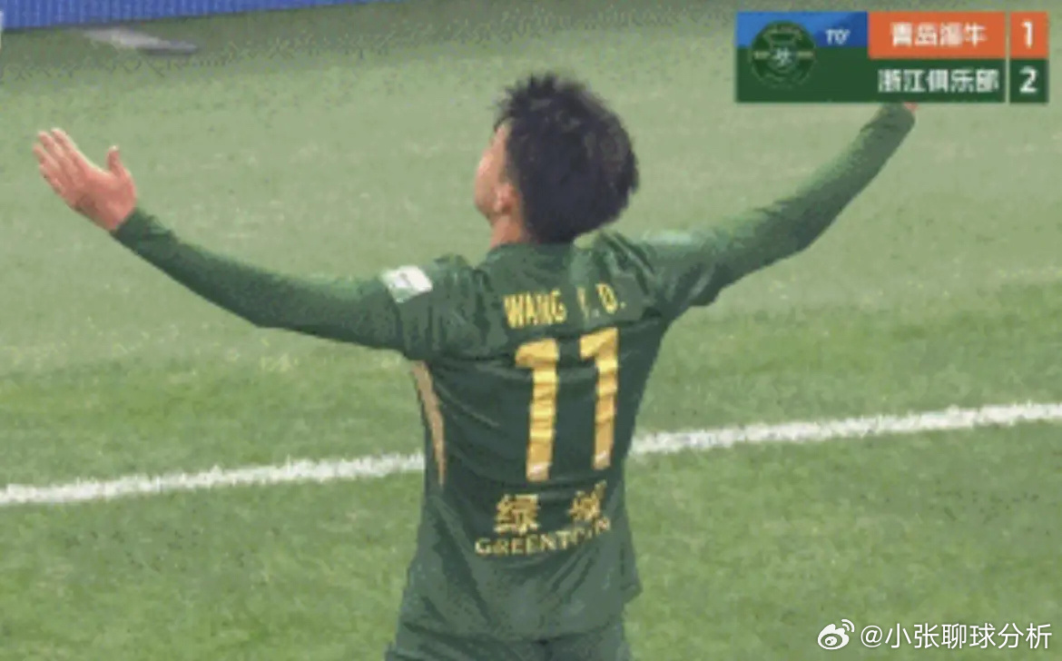 恶劣！海牛数万名球迷看台齐骂王钰栋 后者面对面庆祝：闭嘴 爽3月21日，王钰栋冷