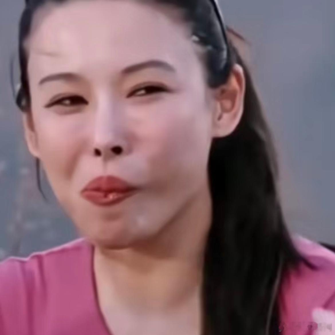 感觉葛姐在努力隐忍，但仍然控制不住表情，我葛姐脾气太好了[doge] ​​​