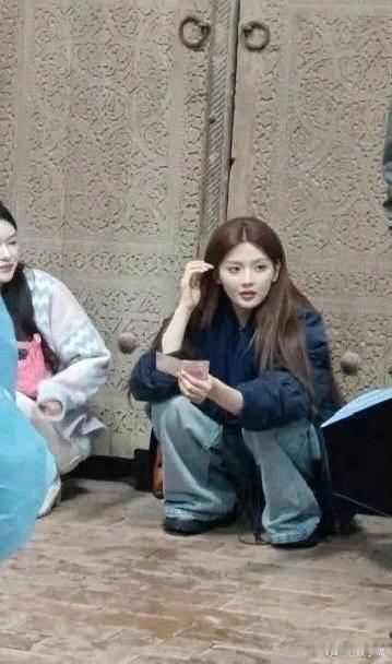 直观感受到杨超越的美，这还是路人的原相机拍的有些人天生就是适合做明星 