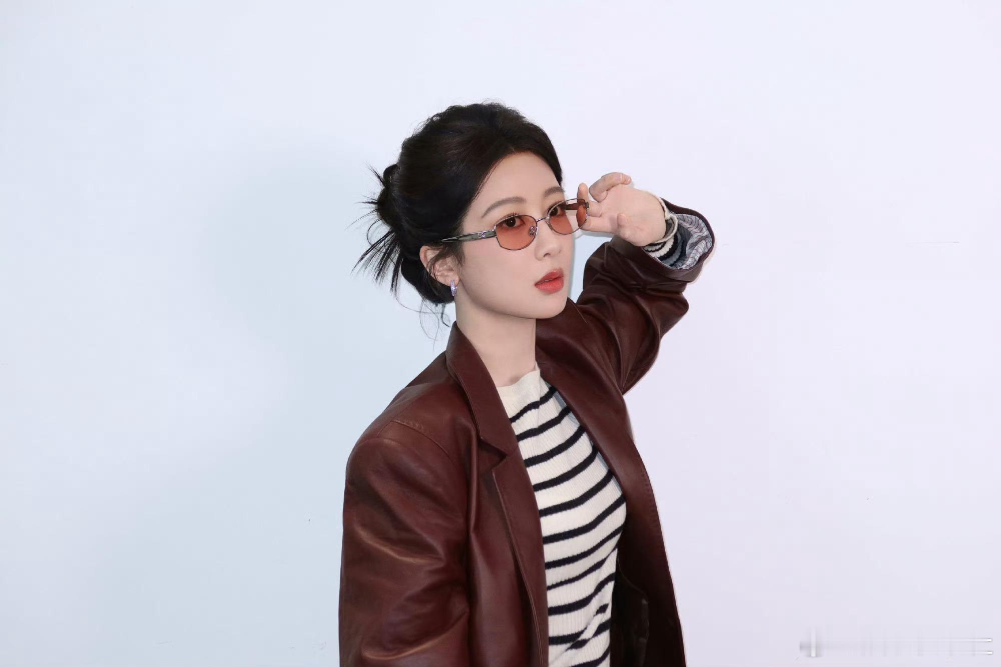 杨紫墨镜🕶️小拽姐～ 