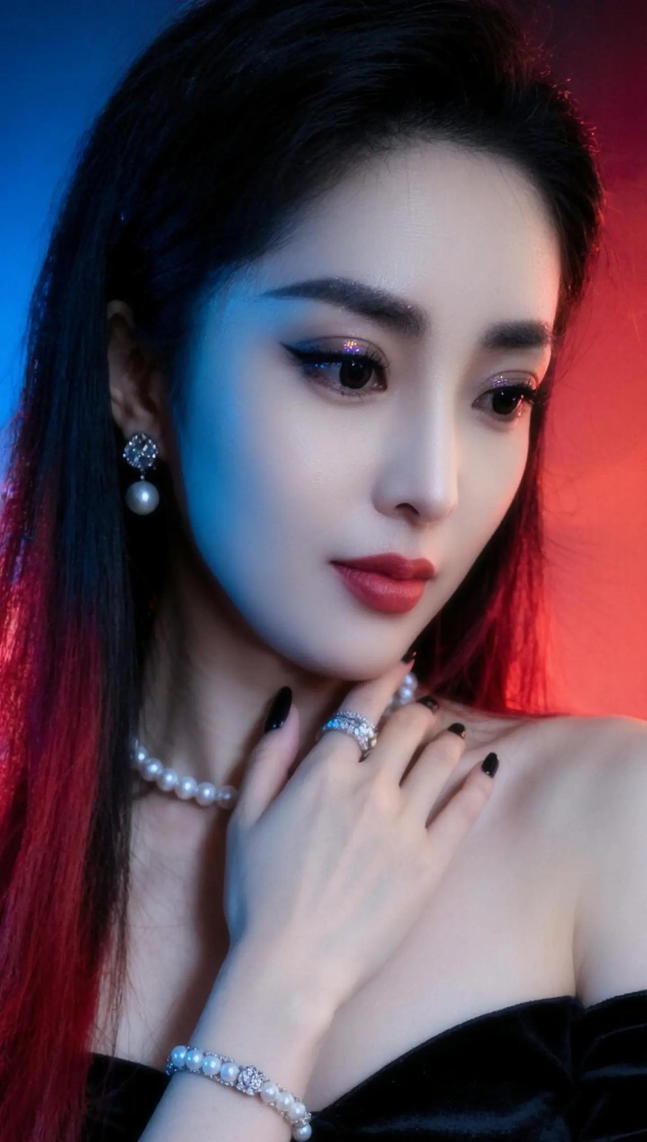 红色气质裙装 女性魅力 个人写真照