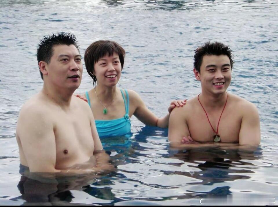 王皓｜李隼｜张怡宁乒乓球🏓以前真好啊，每个人都好鲜活[点赞][点赞] ​​​