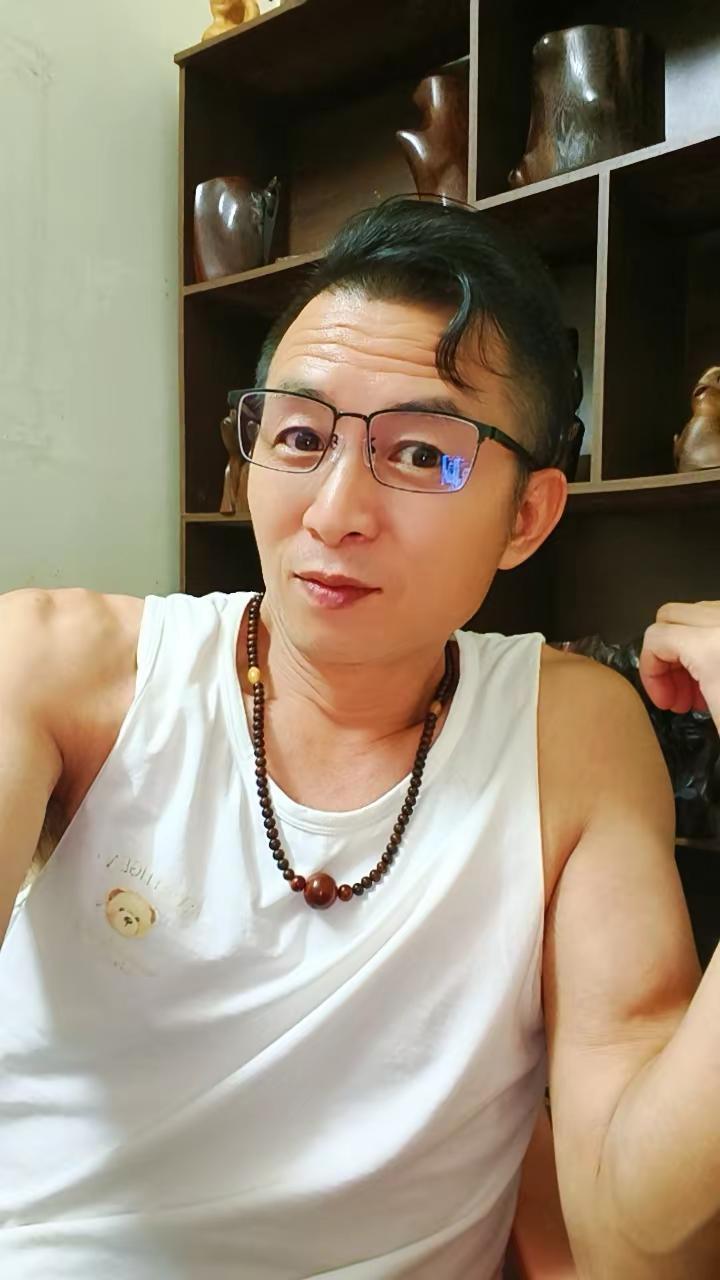 自恋不会抑郁！衣食无忧的人会抑郁岁月变老；平淡的人会抑郁人情世故；像我这种自恋的