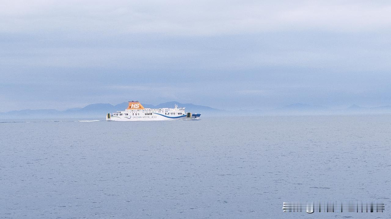 县委书记被请来在足球赛闭幕式致辞，他就说了“闭幕”，然后就火了。
事情发生在贵州