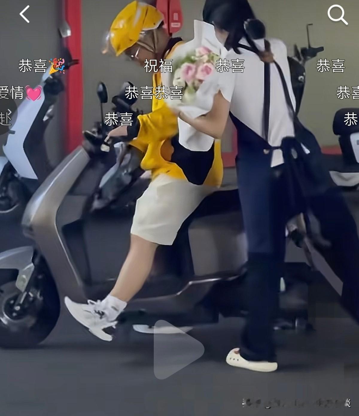 浪漫七夕，今晚这满屏的恭喜，就是网友们给这对小哥哥、小姐姐，这对小情侣最好的祝福