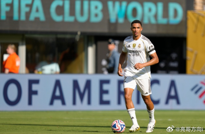 在加盟皇马后首次回到安菲尔德出场时，阿诺德遭到了数千名利物浦球迷的嘘声。在CBS