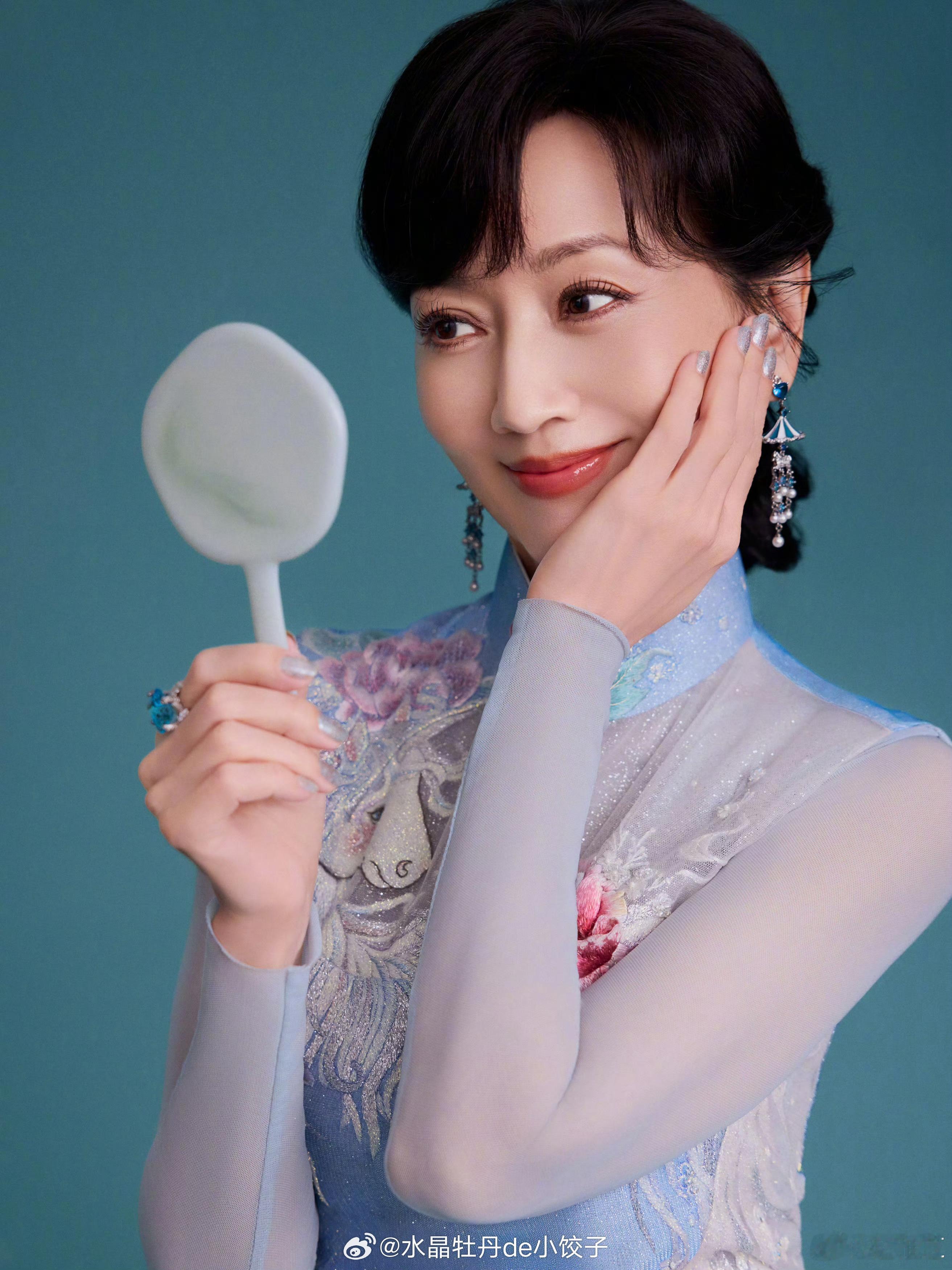赵雅芝 我好喜欢我的脸啊～ 