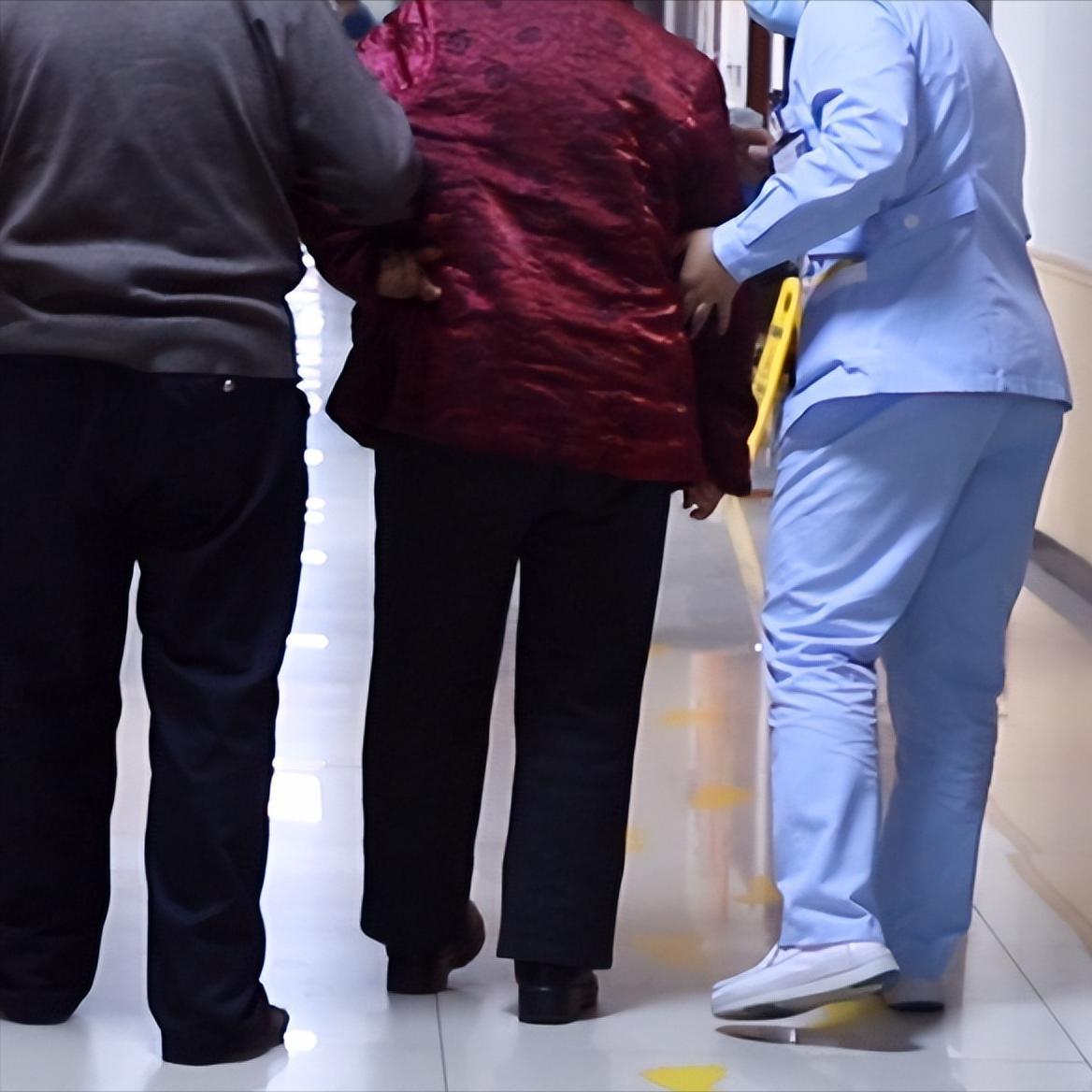 脑梗康复期6大禁忌：每条都是保命要点！
第一条：擅自停药等于拿生命开玩笑
很多患