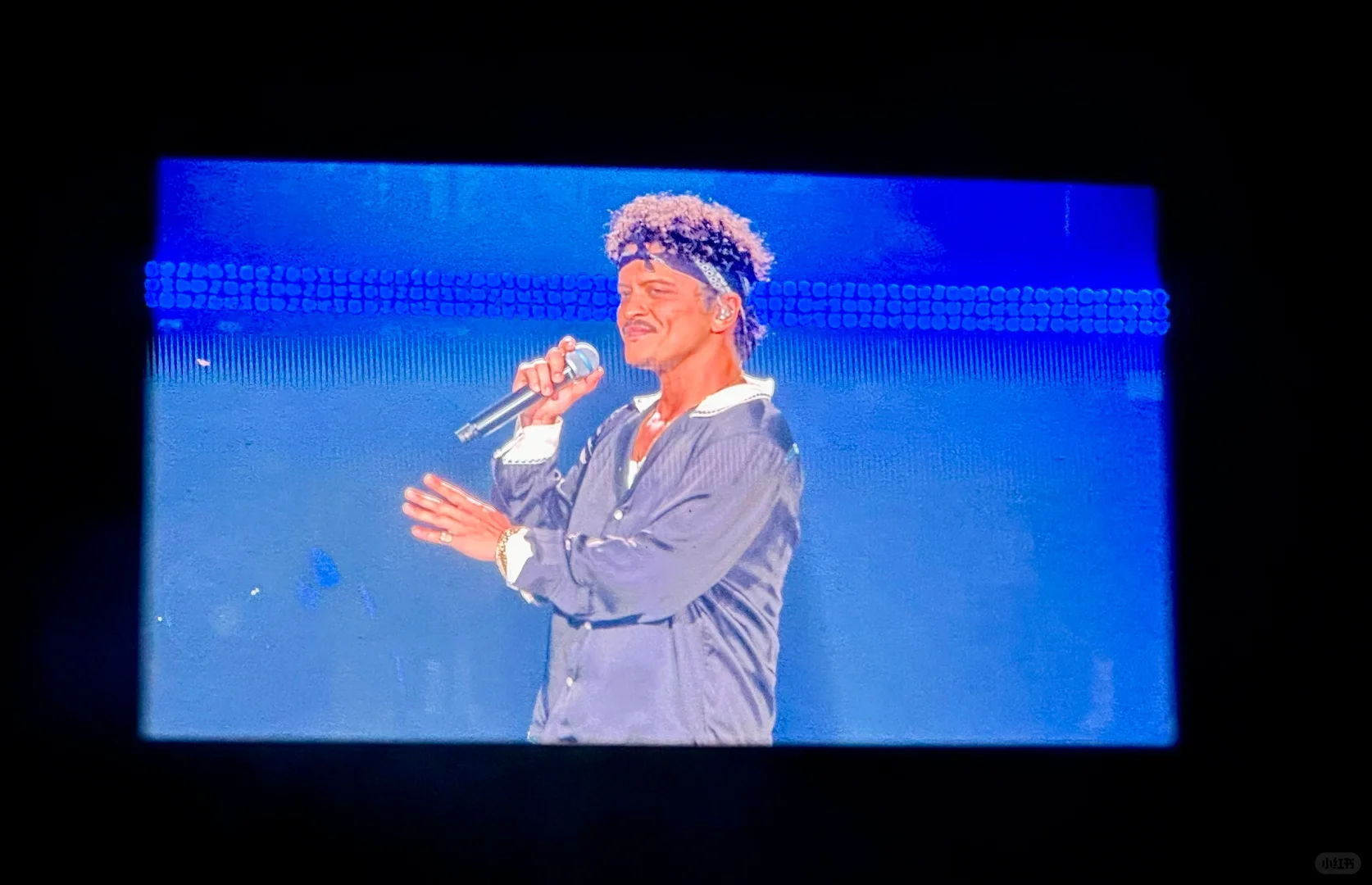 火星哥演唱会真的太欢炸了吧耳朵都震麻了
但U1S1，音响效果真的太渣了……辜负了...