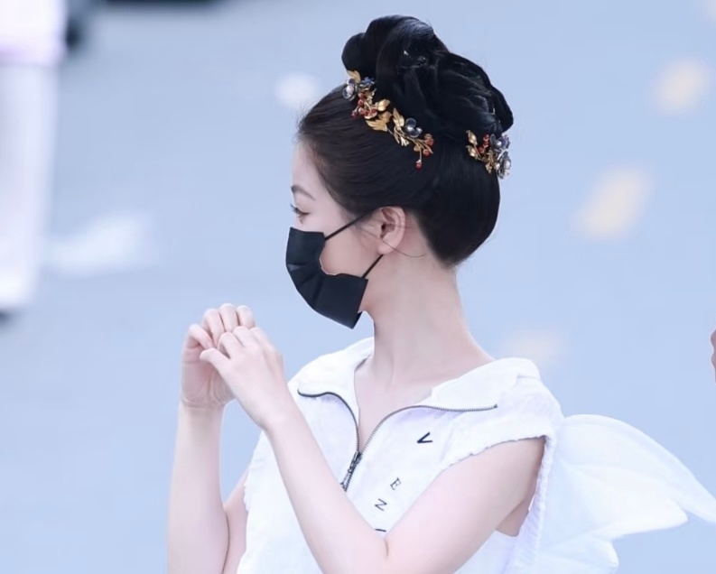 虞书欣你继续萌！！！！！ 