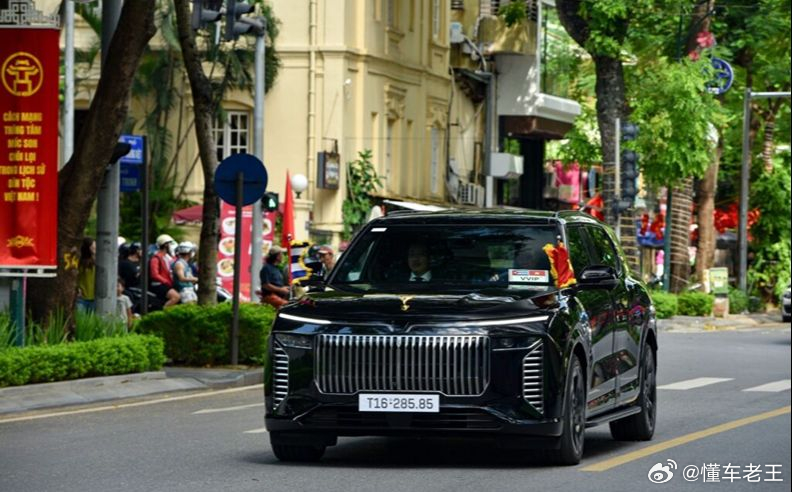 越南汽车制造商 VinFast 在国庆庆典上展示的Lac Hong 900 LX